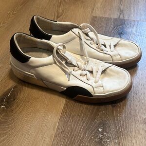 Dolce Vita Zina  White/Black Size 7 gently used- thick insole